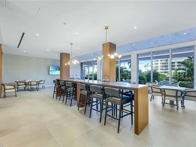 260 Seaview Ct #407 — Photo 23