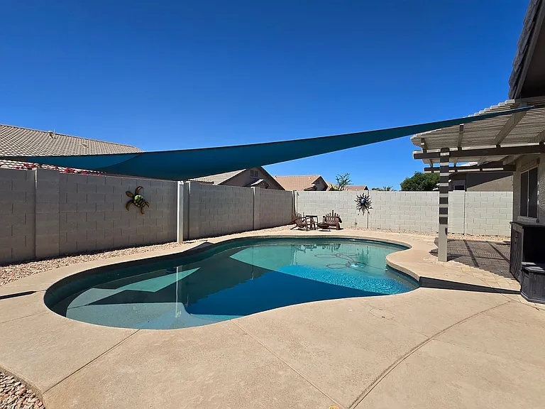 12509 W Washington St — Photo 2