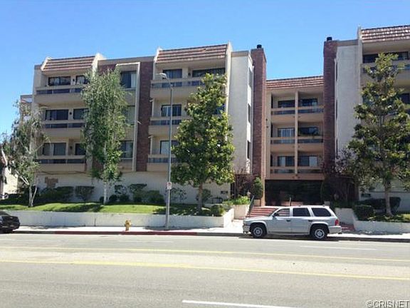2nd image of 17130 Burbank Blvd Unit 202