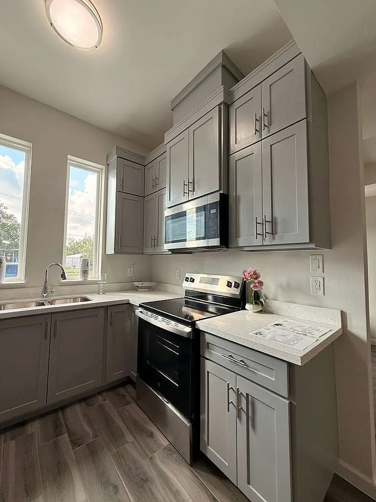 3 bed, 1080 sqft, $1,450 — Photo 2