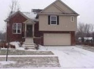 1656 Golfview Dr, Ypsilanti, MI