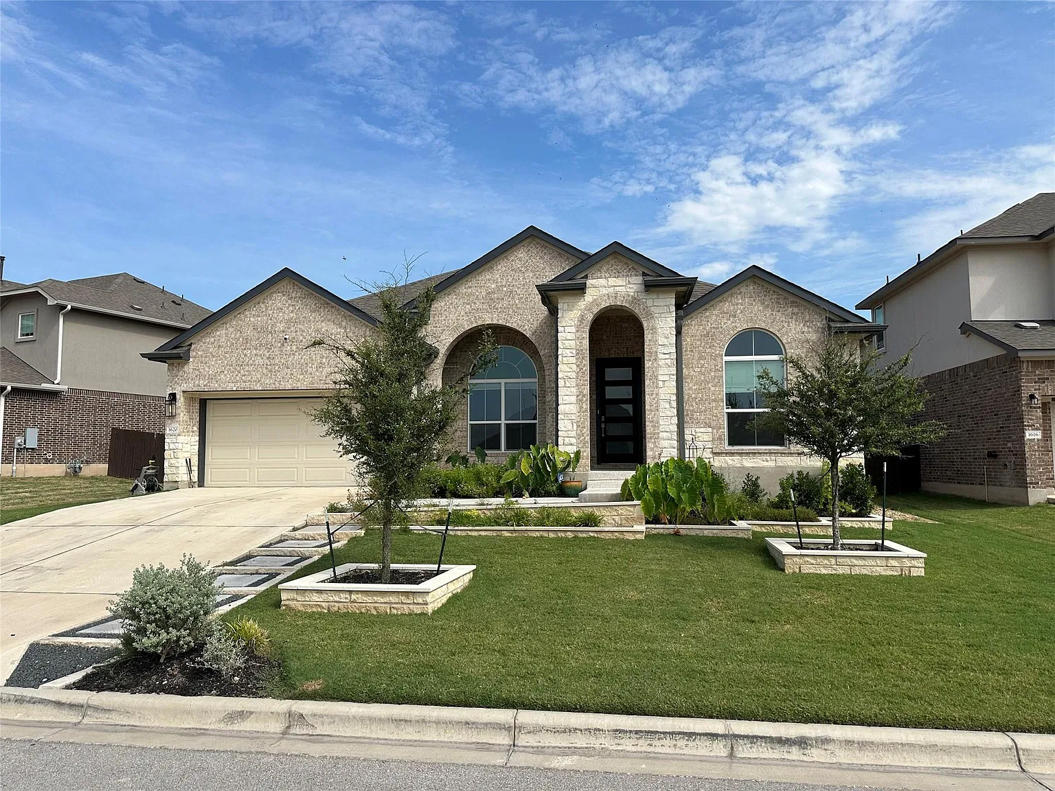 4 bed, 3.0 bath, 2842 sqft, $2,695 — Photo 1