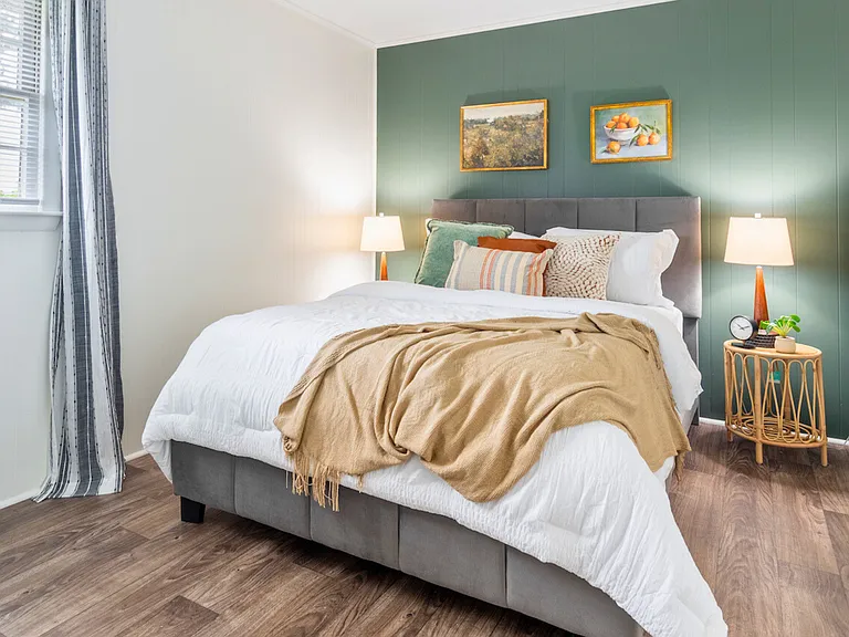 Newly Renovated 2 bed 1.5 bath-Villas at North Point and South Point Apartments
