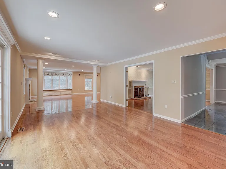 42 Ellsworth Dr — Photo 23