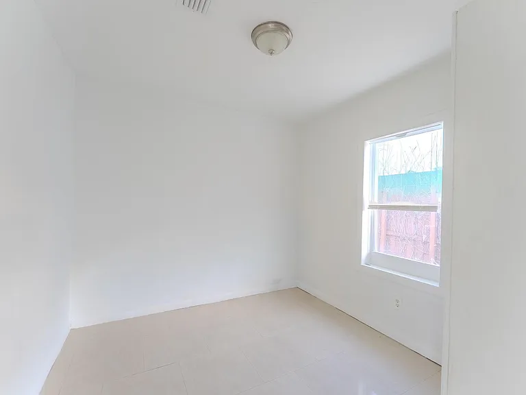 521 S 24th Ave — Photo 6