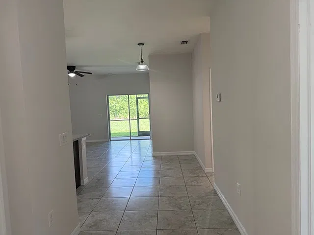 3 bed, 1255 sqft, $1,655 — Photo 3