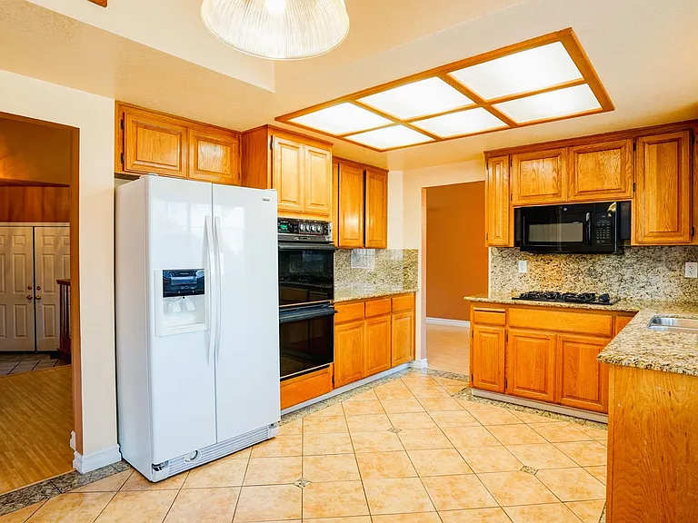 7202 Ruby Ct — Photo 15