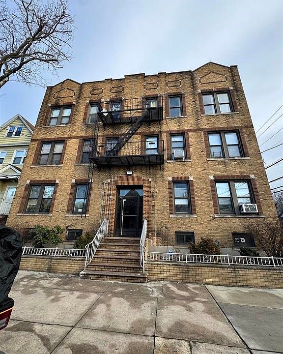 1st image of 250 Avenue B APT 2