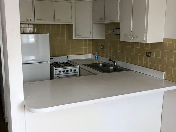3rd image of 5306 N Cumberland Ave APT 209