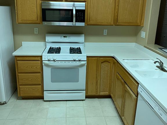 3rd image of 154 Gilded Rock Cir