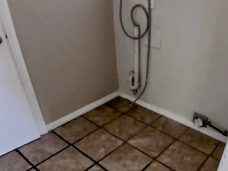2638 E Sycamore St — Photo 16