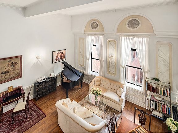 3rd image of 205 E 16th St APT 4E