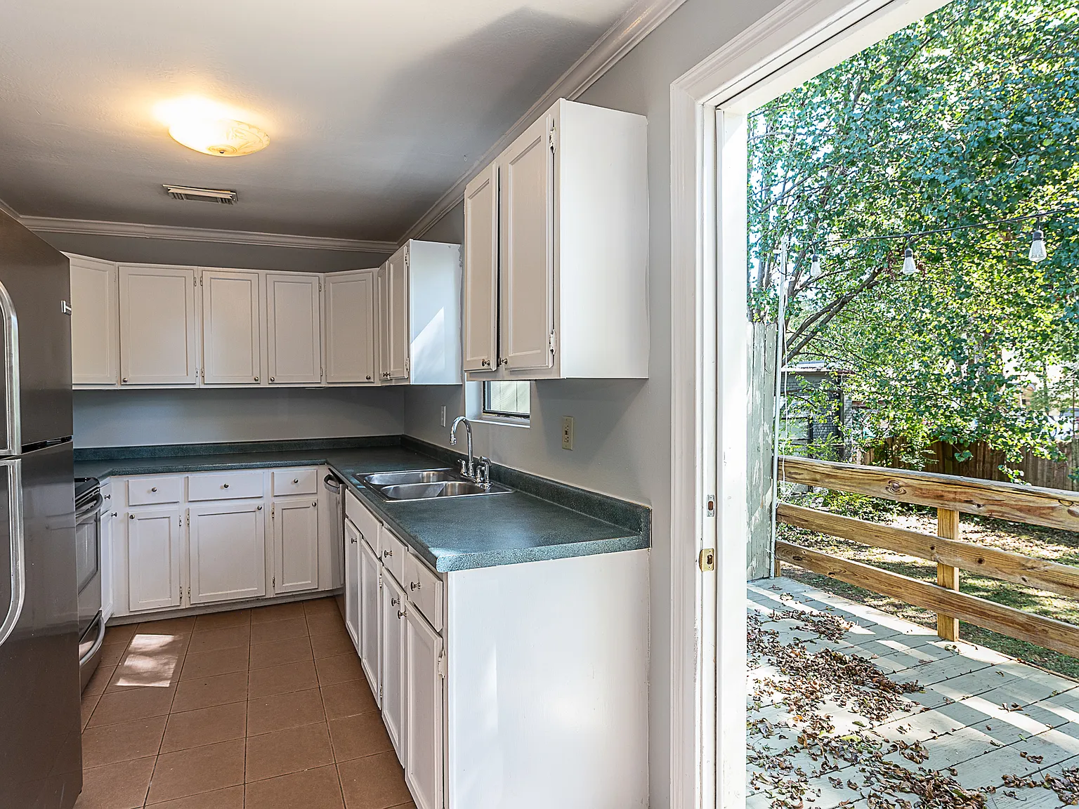 568 Stokeswood Ave SE — Photo 3