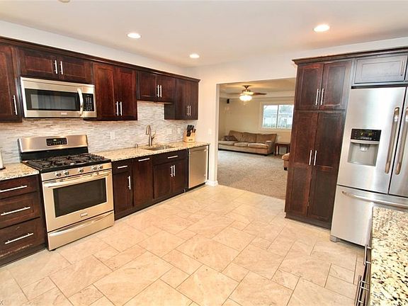 4th image of 1521 S Circle View Dr