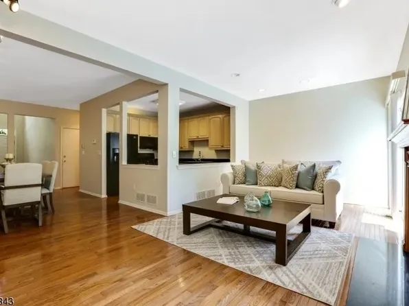 23 Wiley Ct, Morris Plains, NJ 07950