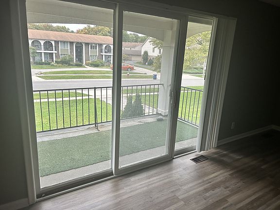5th image of 5436 Cresthaven Ln APT 3
