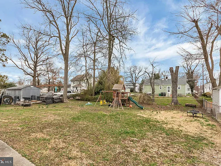 232 W Underwood Ave — Photo 9