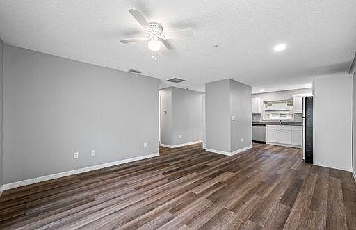 3rd image of 181 Dryden Pl #2B-1Ba-761Sqft