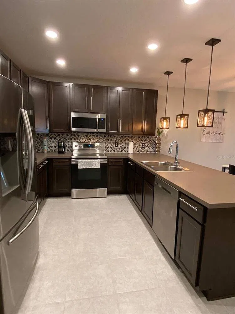 3 bed, 2.5 bath, 1762 sqft, $2,500 — Photo 2