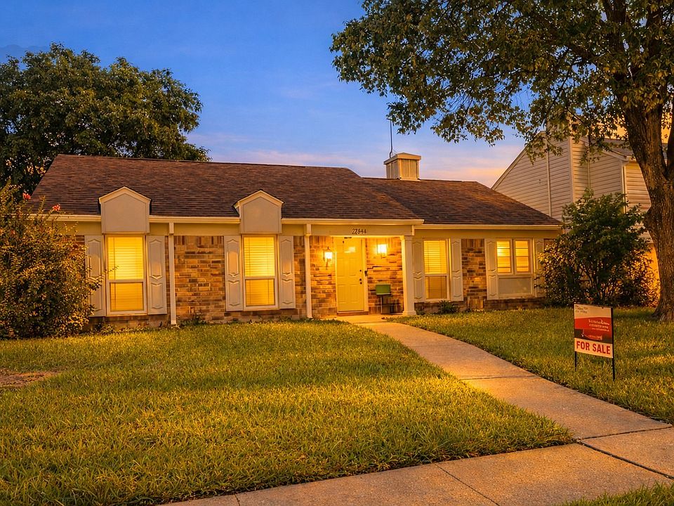 1st image of 2919 Riviera Dr