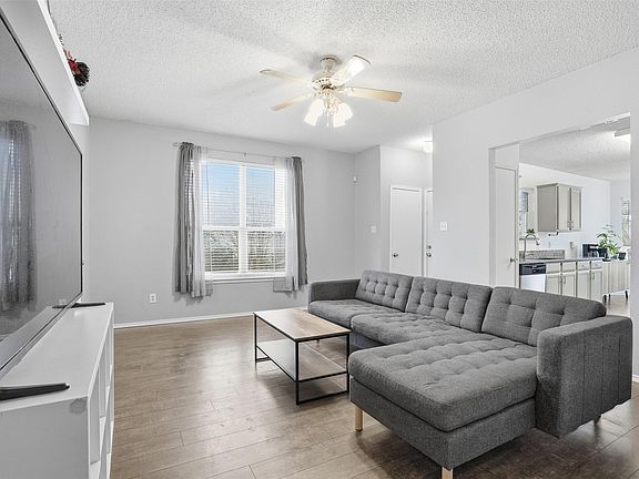 2nd image of 637 Cedar Ridge Ln