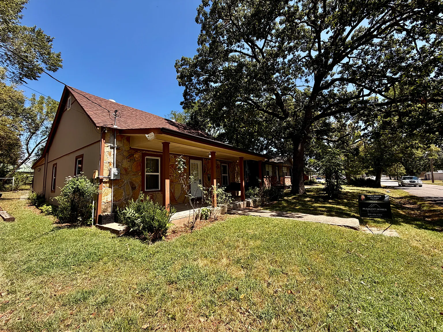 3 bed, 1272 sqft, $1,600 — Photo 1