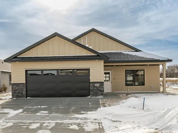 2011 Douglas Trail Dr SE, Pine Island, MN 55963