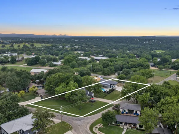 1701 Bluebonnet Lane, Kingsland, TX 78639