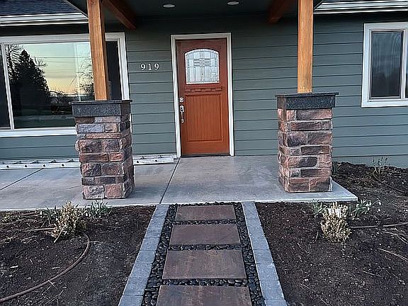 2nd image of 919 Stanley Dr