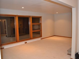 8405 N Locust Dr, Kirtland, OH 44094