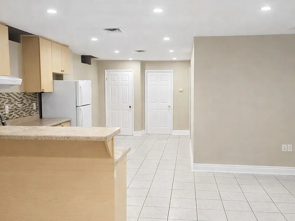 621 Dixon Rd #BASEMENT