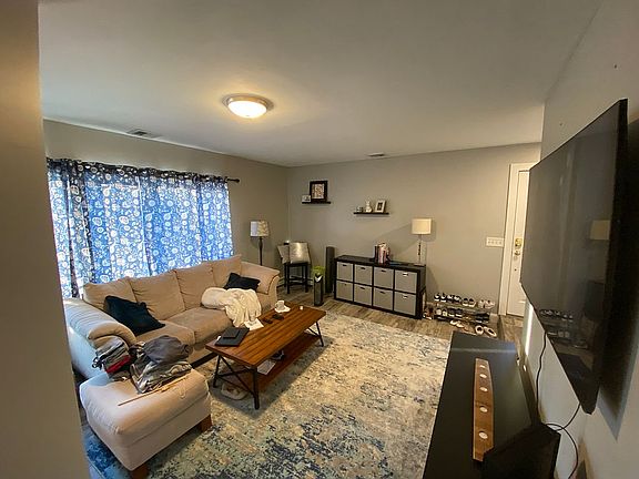4th image of 28 Yale St