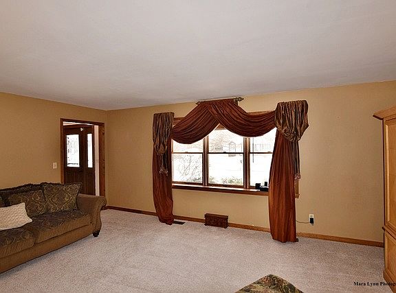 5th image of 406 Blackhawk Dr
