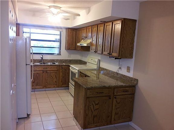 5th image of 2324 Lena Ln