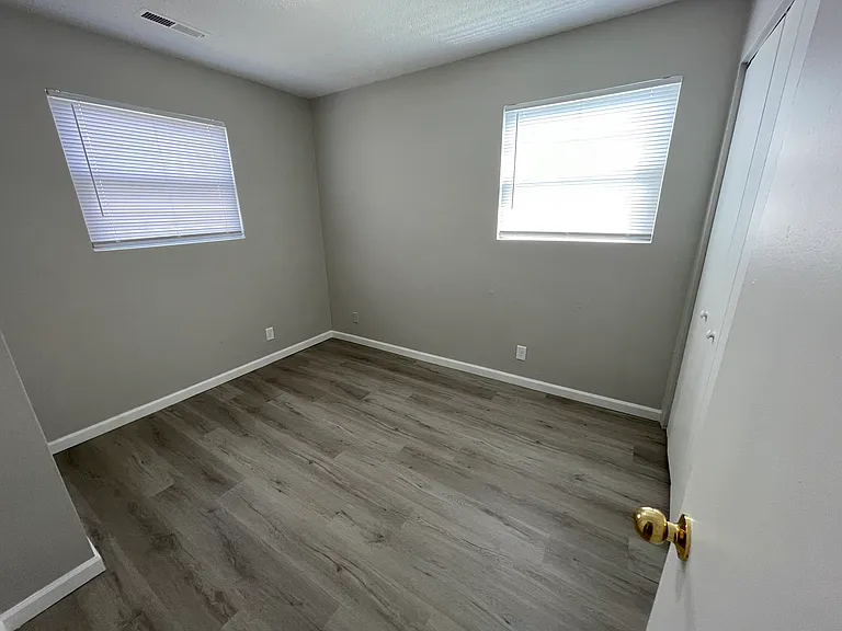 3818 Blondo St — Photo 5