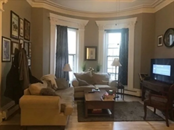 1 bed, 819 sqft, $2,998 — Photo 3