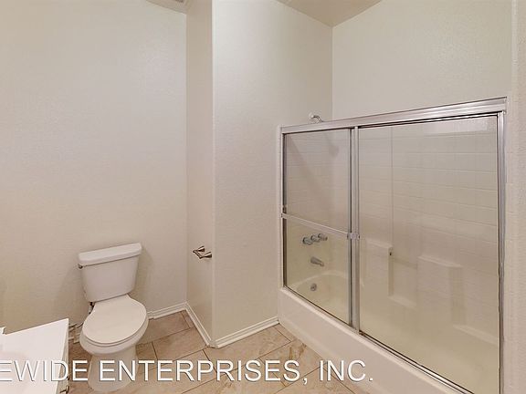 3rd image of 5200 Hollywood Blvd #205