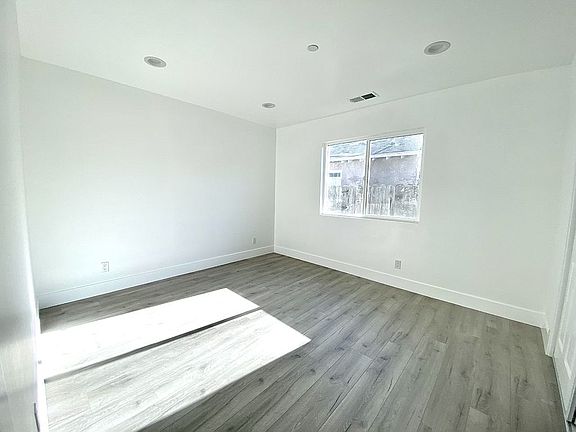 4th image of 220 Newbridge St