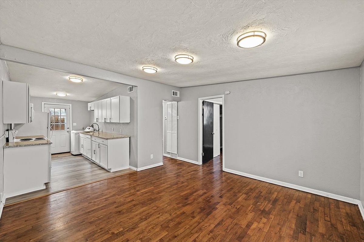2910 W 44th Ave #B, Kansas City, KS 66103 | Zillow