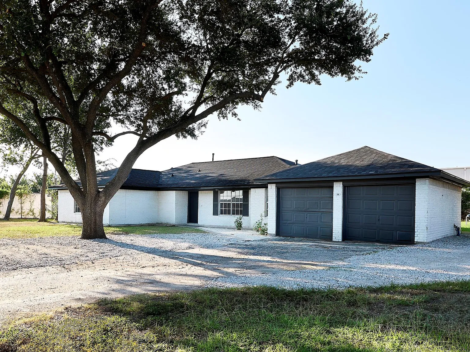 4 bed, 2.0 bath, 2012 sqft, $2,800 — Photo 2