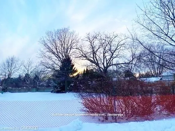 1142 Haig Blvd, Mississauga, ON L5E 2N3