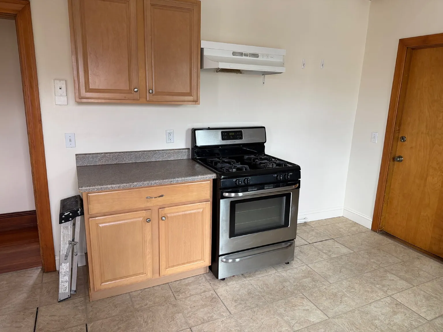 3 bed, 1.0 bath, $2,395 — Photo 2