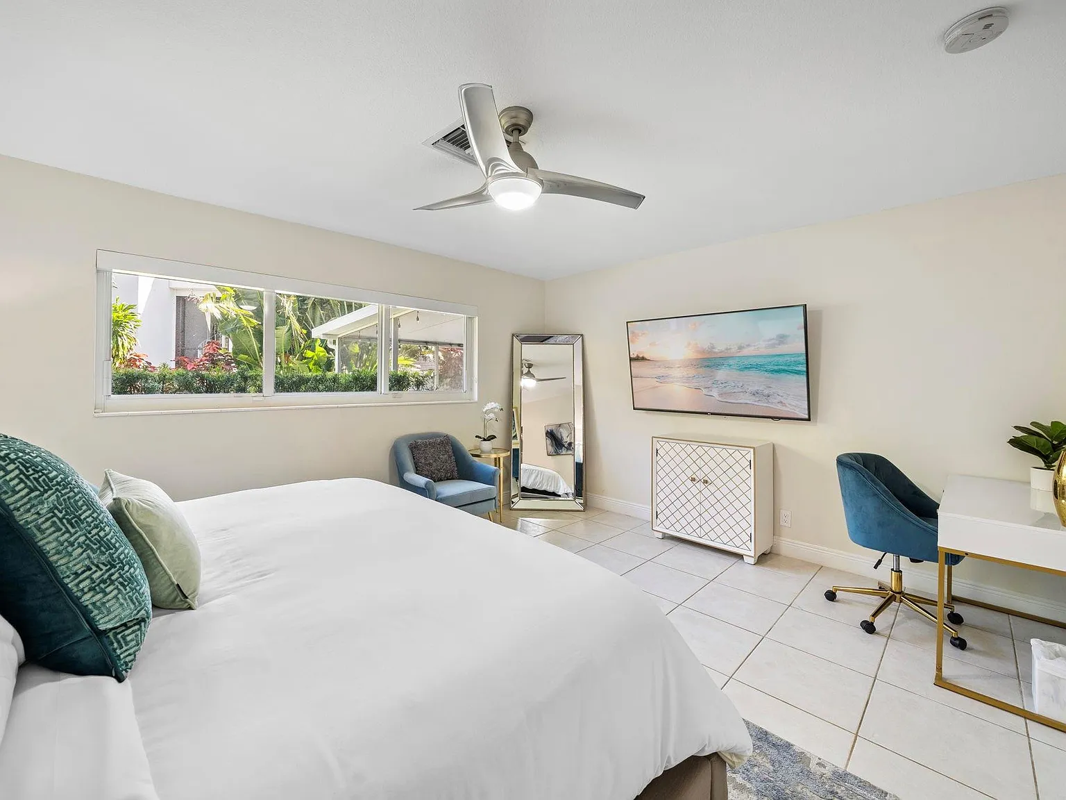 4 bed, 4.0 bath, 2580 sqft, $8,000 — Photo 4