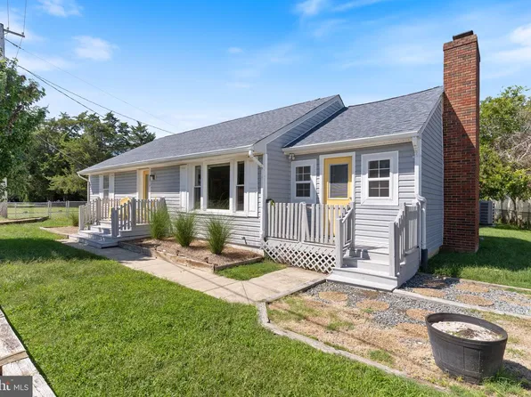 2824 Bay Blvd, Huntingtown, MD 20639