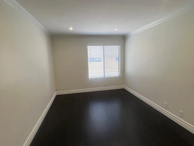 4307 Whitsett Ave #104 — Photo 22