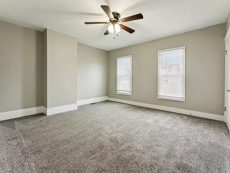 882 Gilbert St — Photo 13