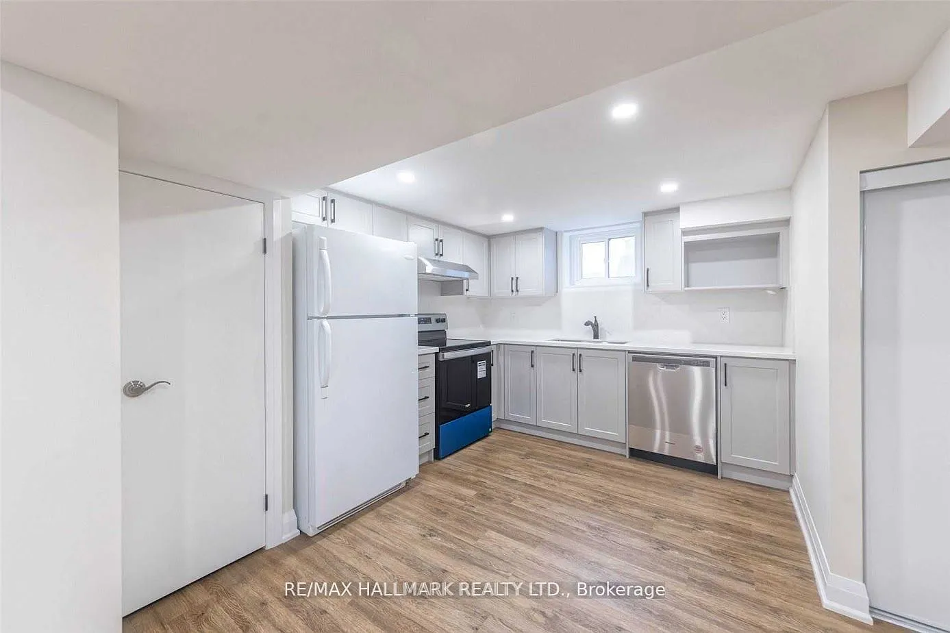 3 bed, $2,075 — Photo 4