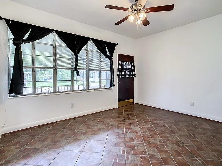 2211 Durham St — Photo 12