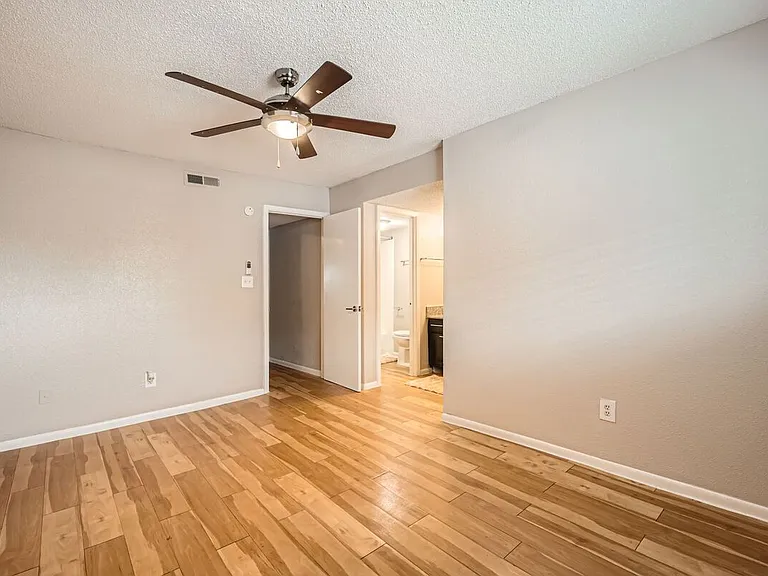 Element Austin Apartments — Photo 18