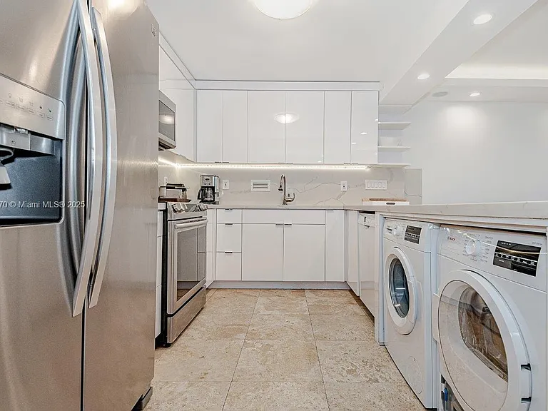 2301 Collins Ave #310 — Photo 13